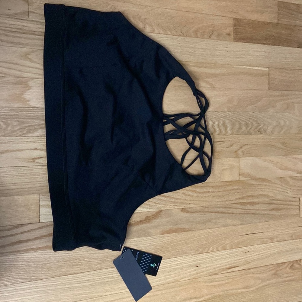 NWOtTorrid Active Black Criss-Cross Back Sports Bra. Sz. 3/3X